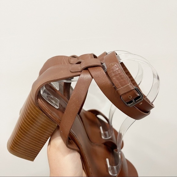 Vince Farley Ankle Wrap Block Heel Sandal in Sable 10 - Picture 2 of 10